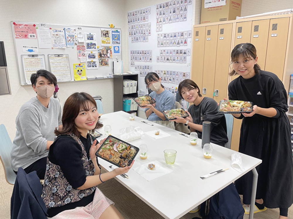 ボランティアスタッフの皆さんと作ったお弁当を食べました！の画像１