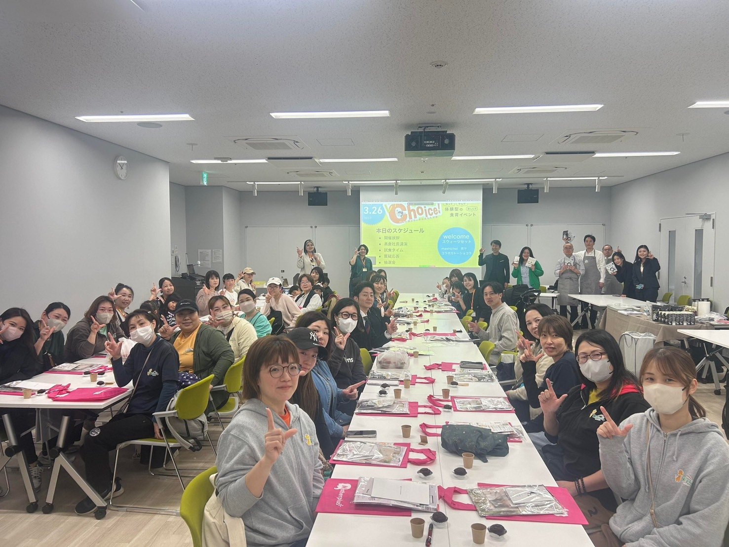 みんなで一緒に「レッツchoice！」ポーズでパチリッ！の画像１