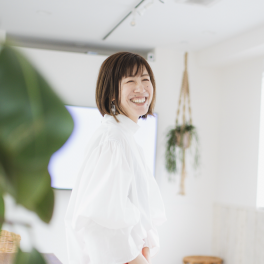 折髙 晴香